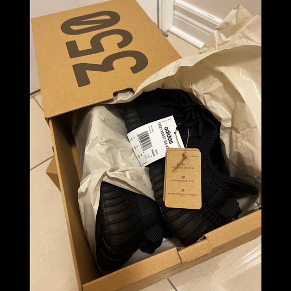 SOLD Yeezy ONYX Black M 5.5 W 6.5 - Picture 1 of 3